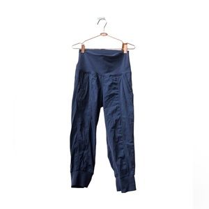 Lululemon Dance Studio Pants Cropped in True Navy